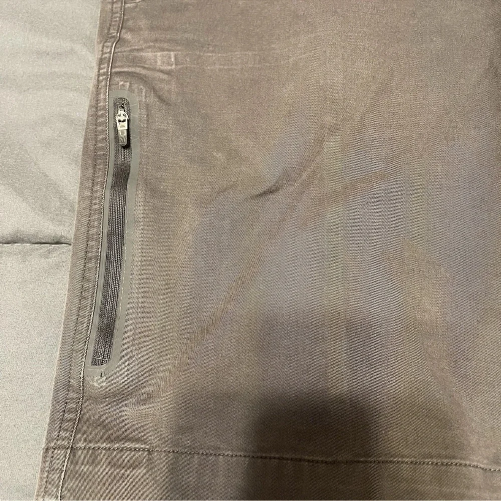 Men's The North Face Hommes Shorts Dark Gray Size 34 & 10" Inseam - Picture 2 of 10